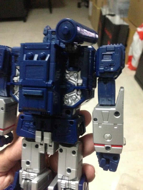 MP 13 Masterpiece Soundwave With Laserbeak Up Close And Personal Image Gallery  (31 of 54)
